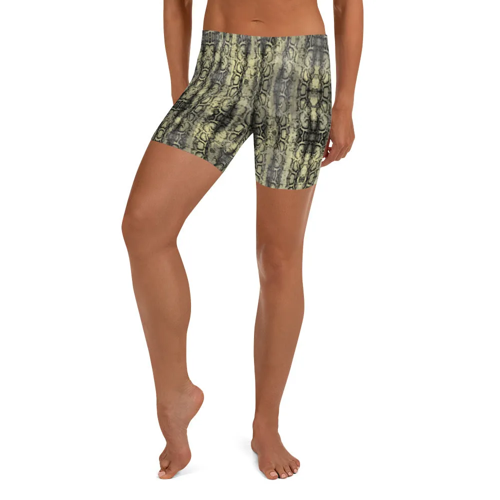Green Snakeskin Printed Women's Shorts, Sexy Snake Print Short Tights For Reptile Lovers