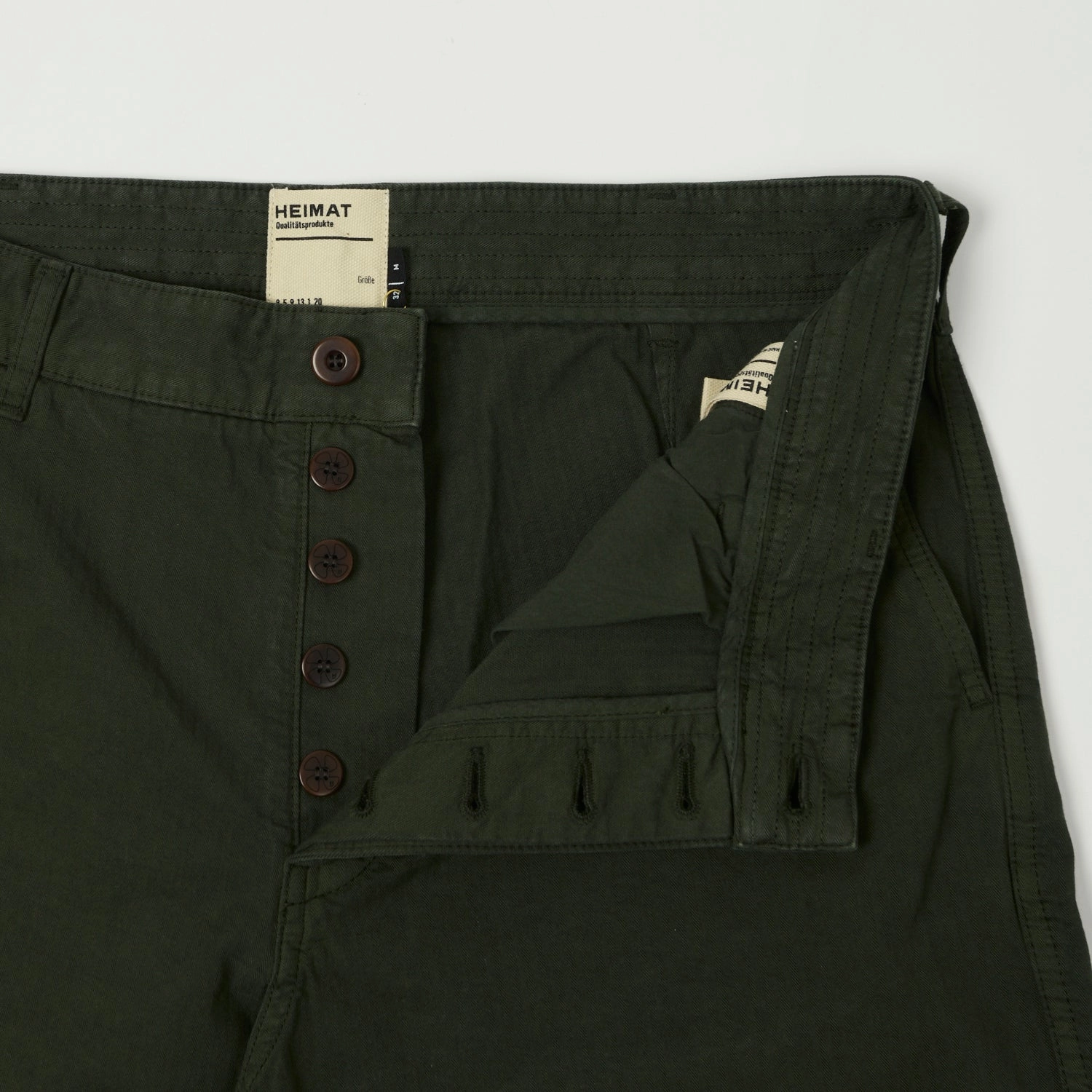 Heimat 'Journey' Herringbone Twill Chinos - Military Green