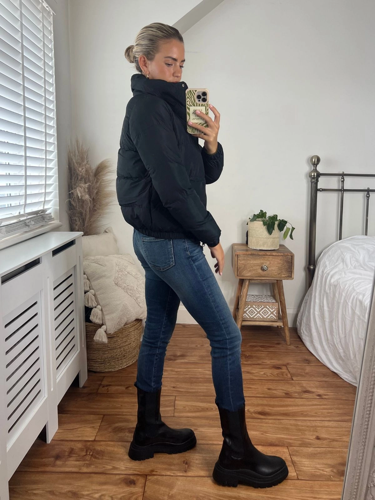 Jazmin High collar Puffer Jacket / Black Oversized Silhouette