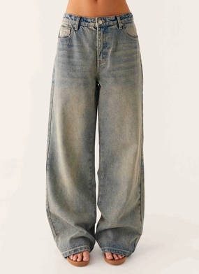 Keanna Low Rise Denim Jeans - Dirty Wash Smart Look Keanna Low Rise Denim Jeans - Dirty Wash Fitted waist