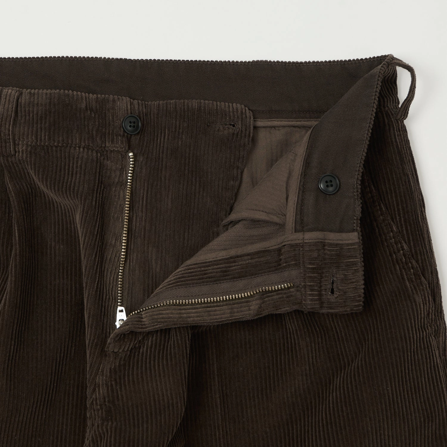 Knickerbocker 'Canal' Pleated Corduroy Trousers - Coffee