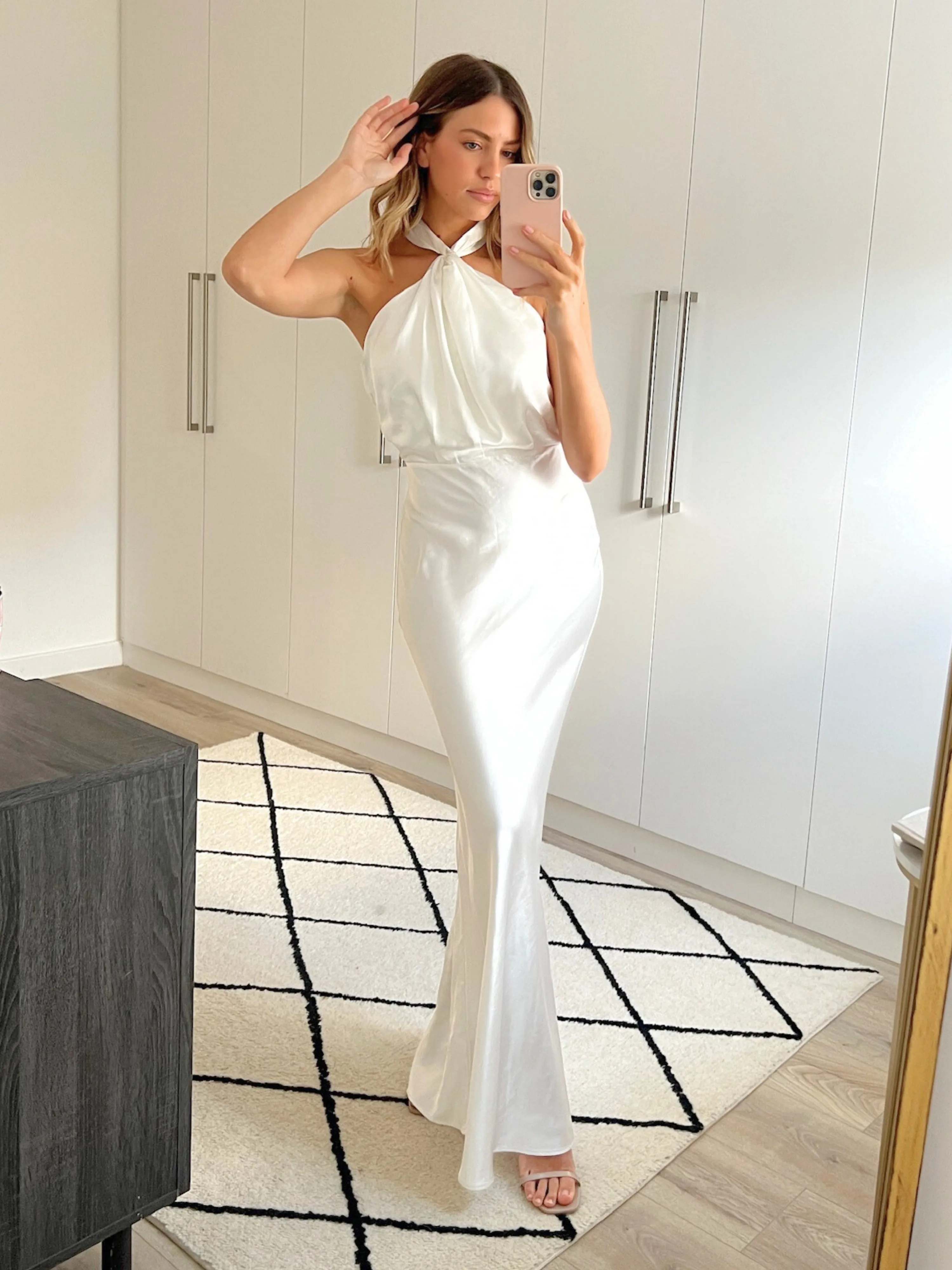 Lara Halter Split column Dress / White Travel Option Sharp Fit