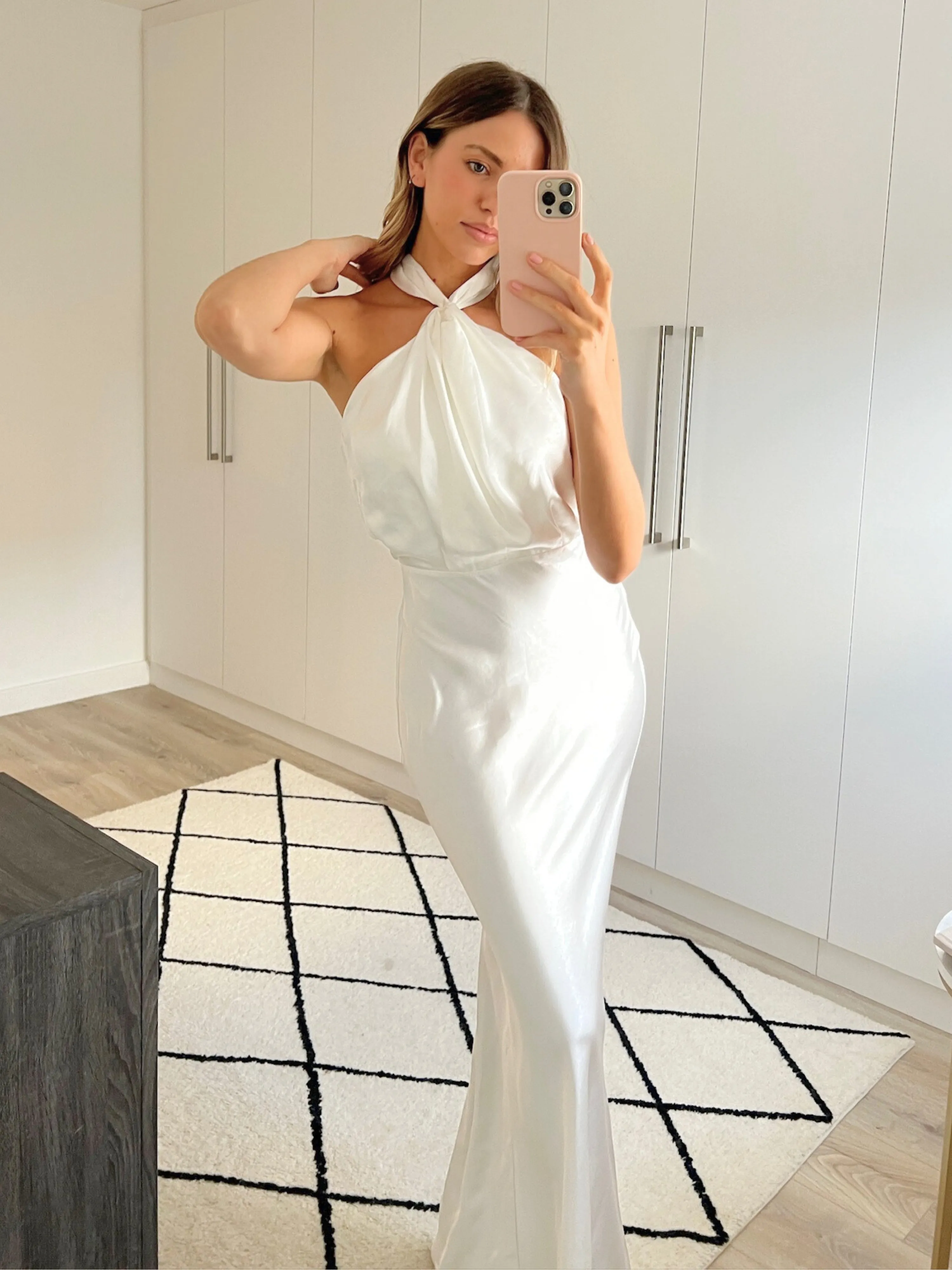 Lara Halter Split column Dress / White Versatile-Style