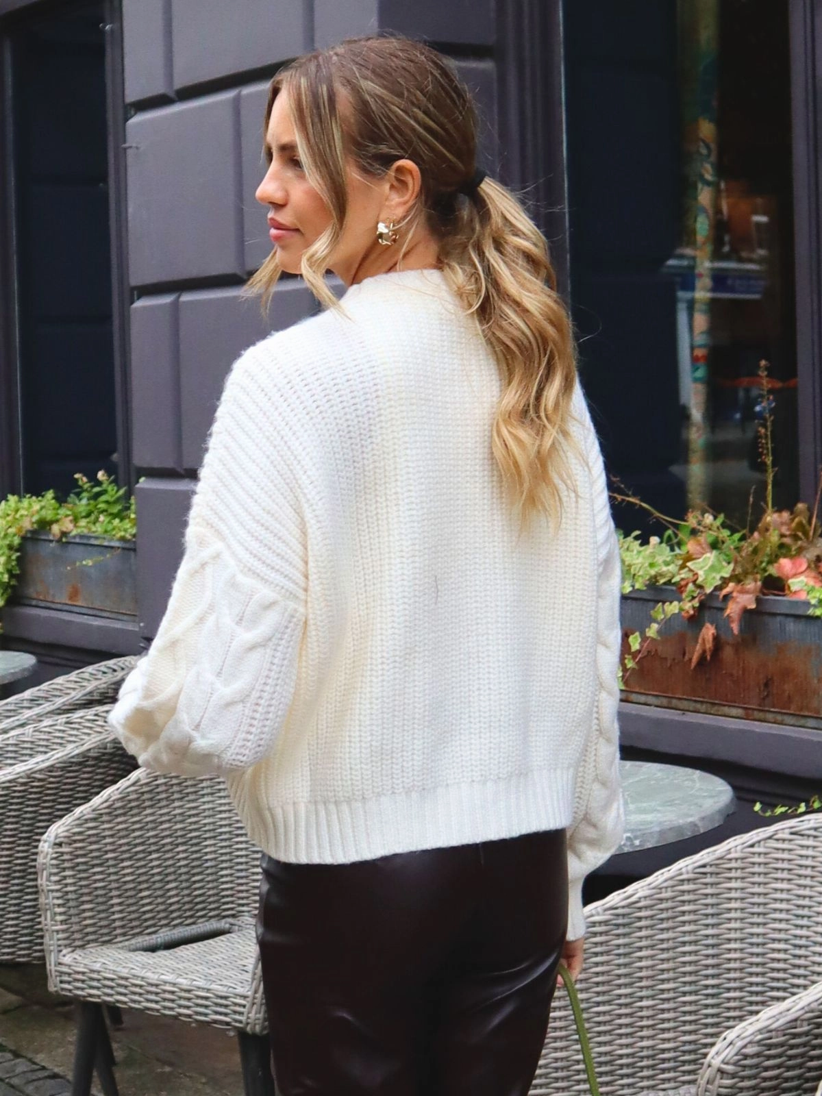 AntiPillingTechnology NEW FIT Juniper Cable Knit Jumper in Cream