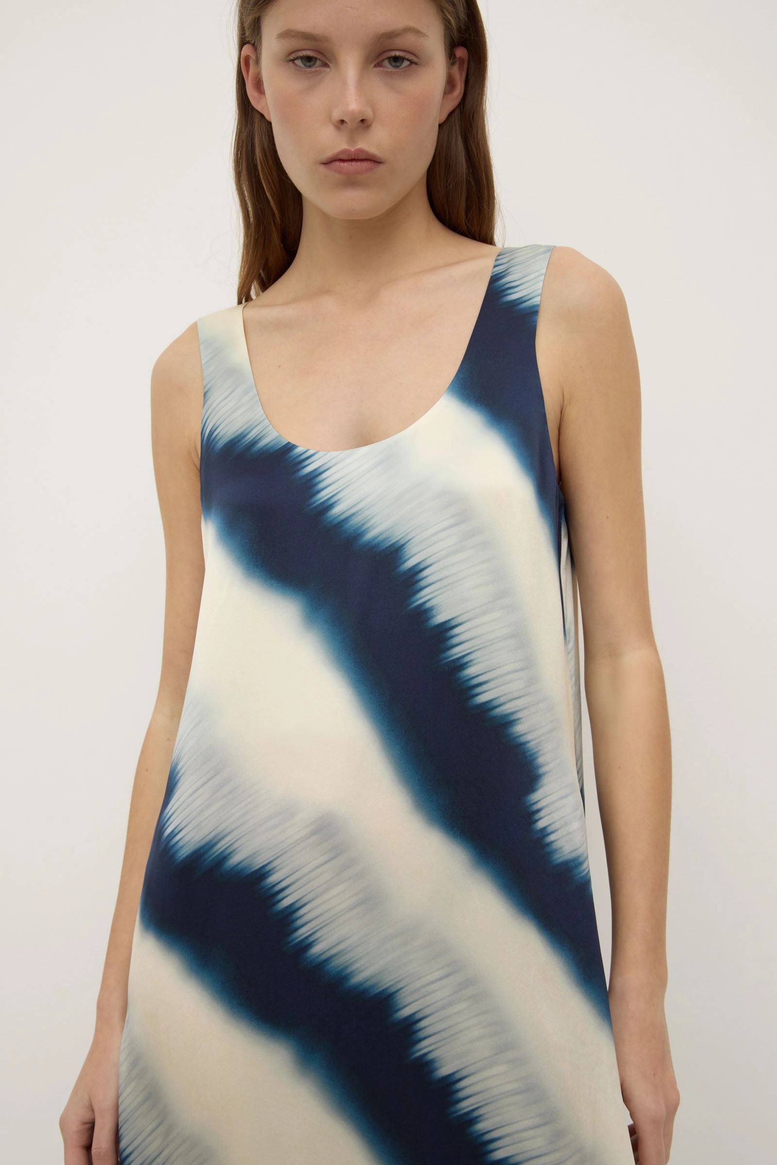 Refined touch Simple Mood Marabella Silk Midi Dress