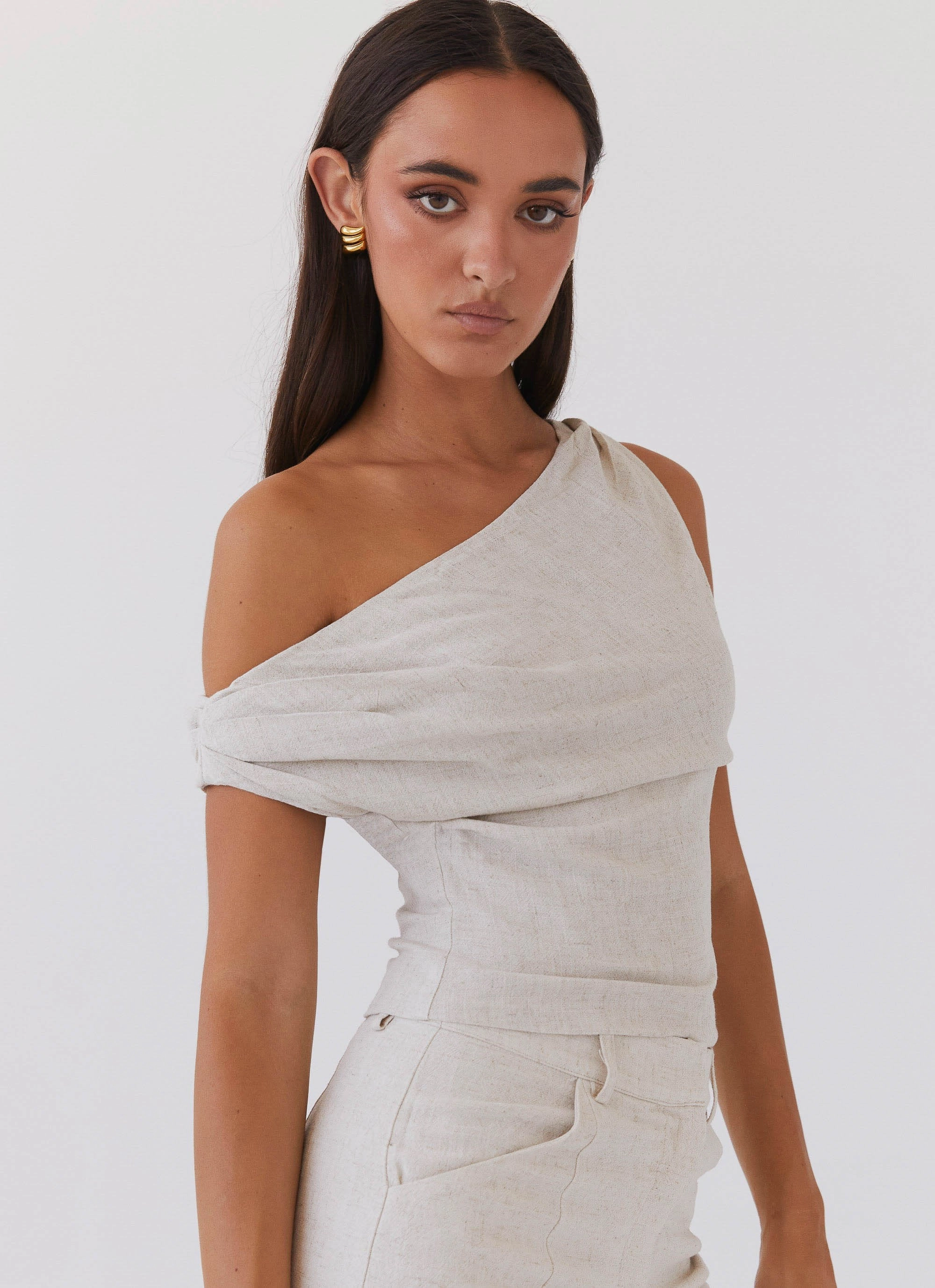 Layered Ventilation Zones Classic Cut Marissa Linen One Shoulder Top - Oatmeal