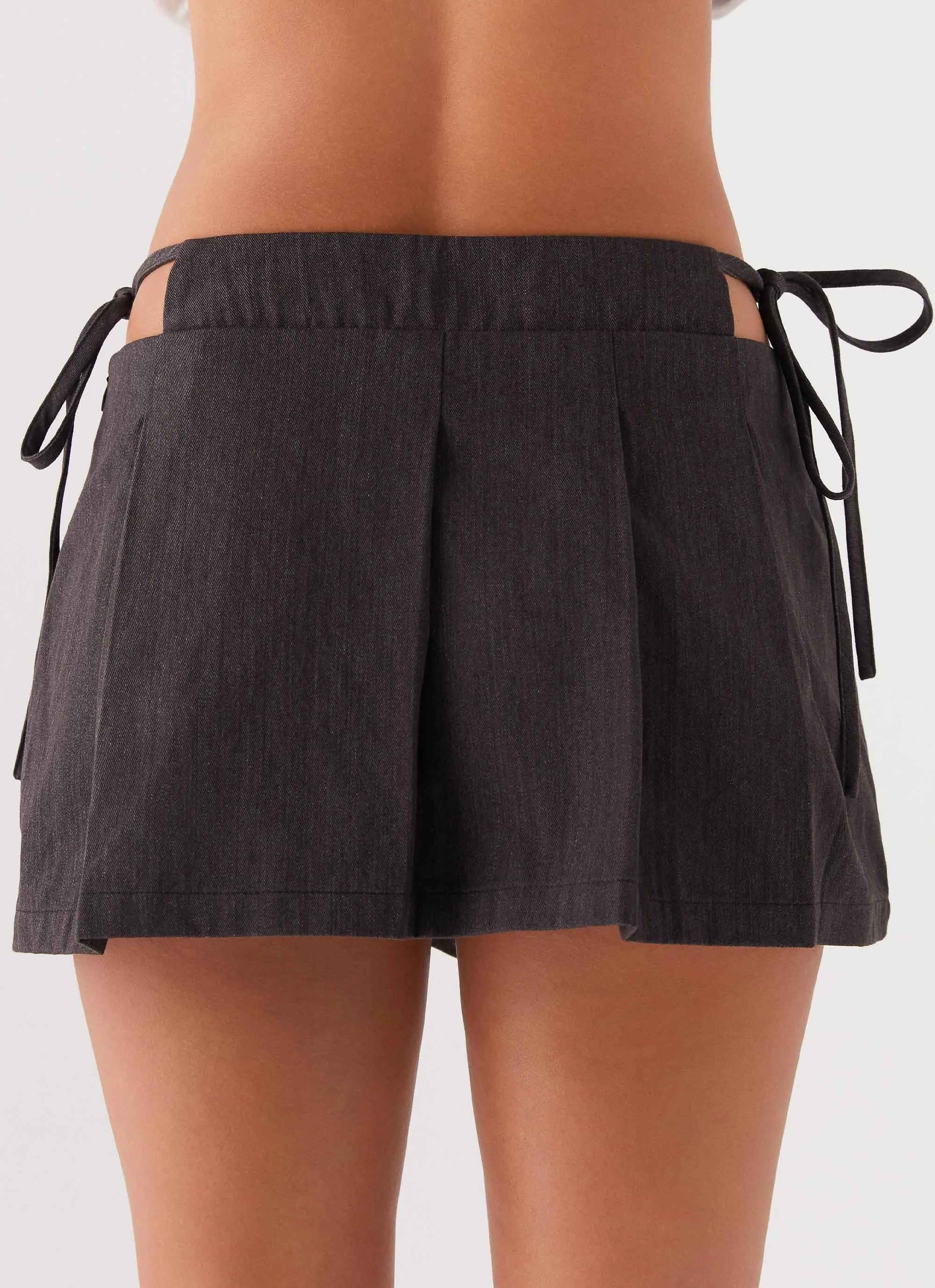 Alexie Pleated Mini Skirt - Black Everyday Vibe Bold Mood