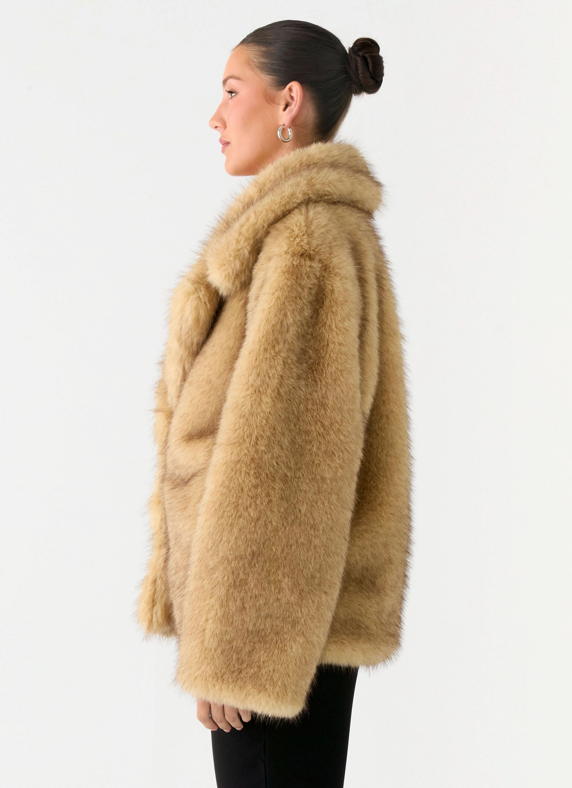 DoubleLayeredCuffs Fleece Inside Milika Fur Coat - Beige