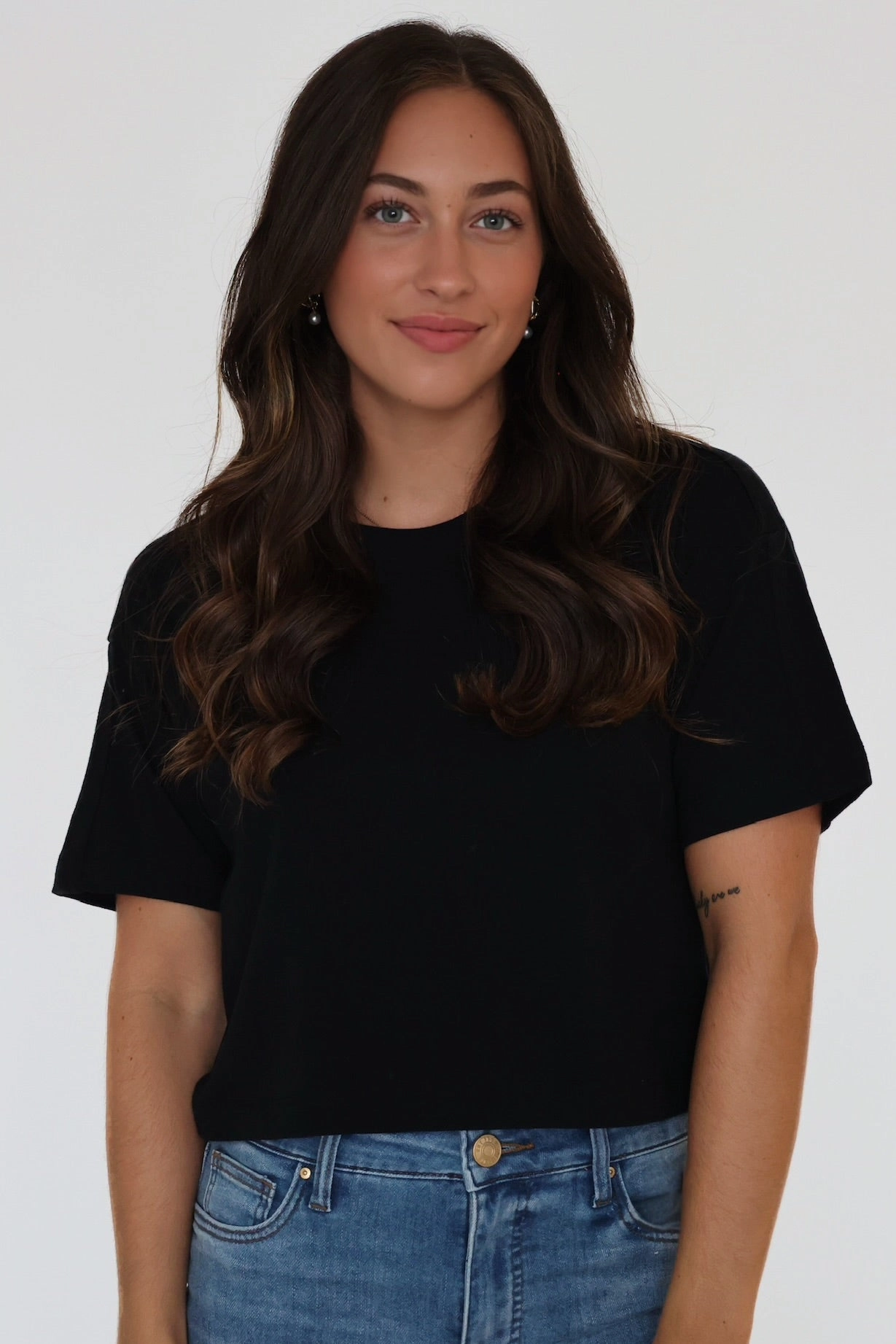 Minimalist Silhouette Cut On the Go Tee- True Black