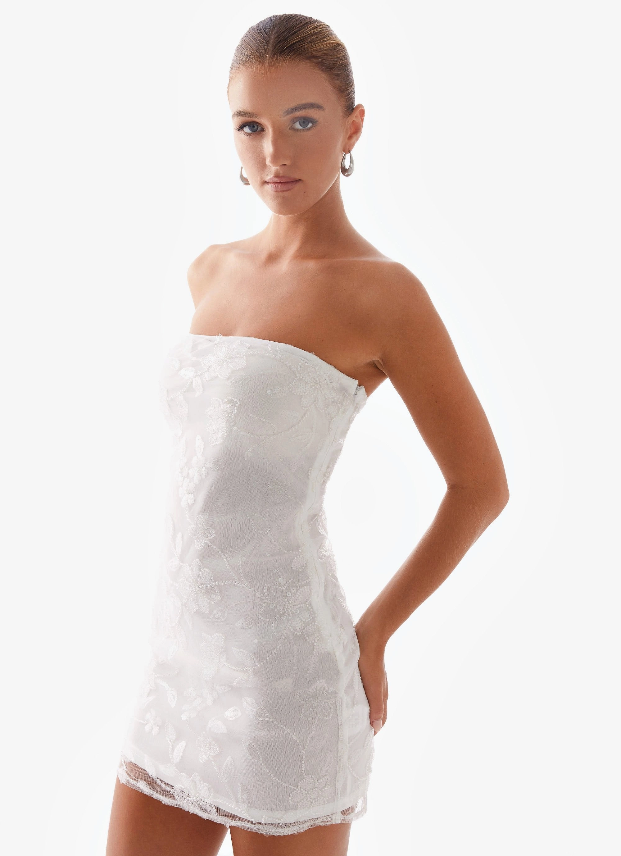 Edge Shape Moorey Beaded Mini Dress - White Silver