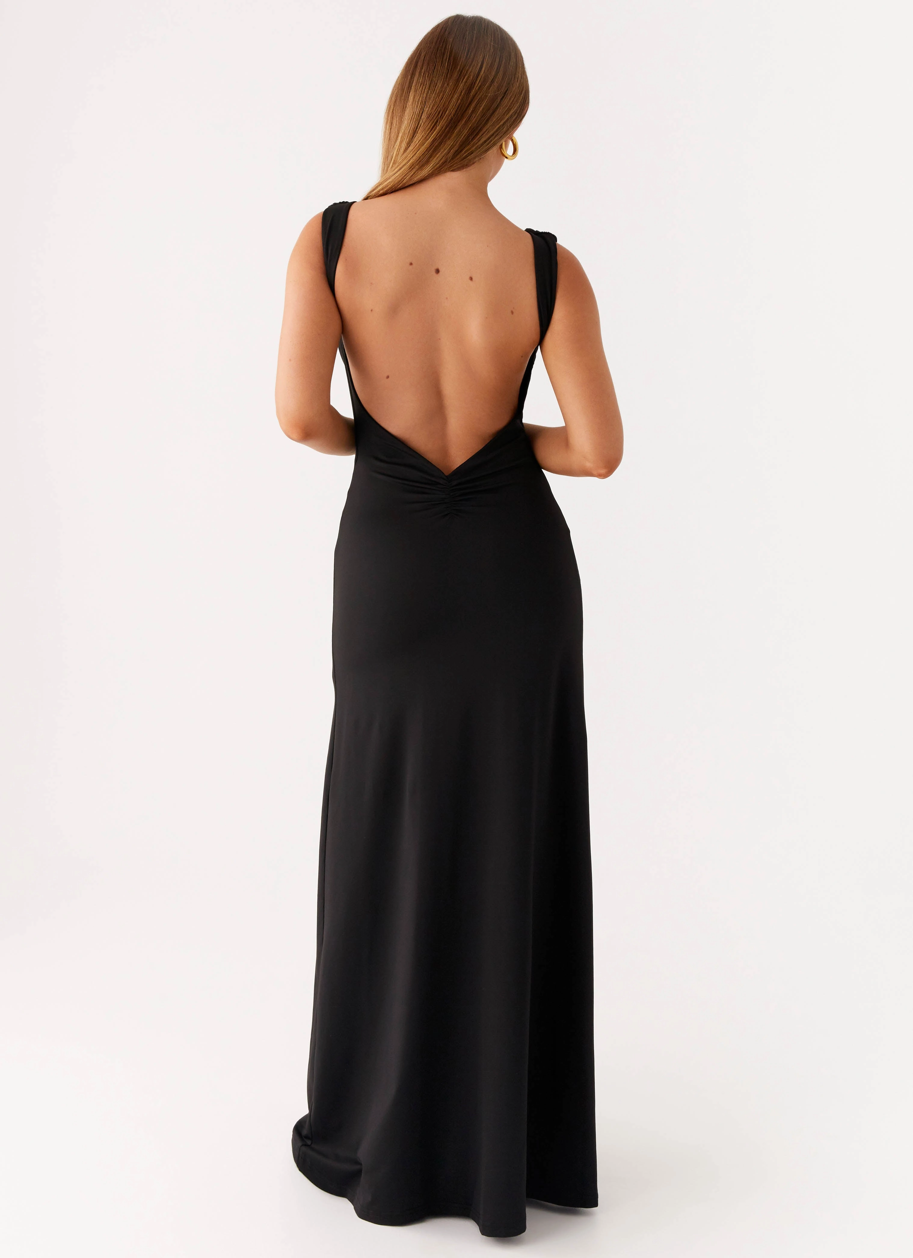 Bold Elegance Minimal Curve Phianne Maxi Dress - Black