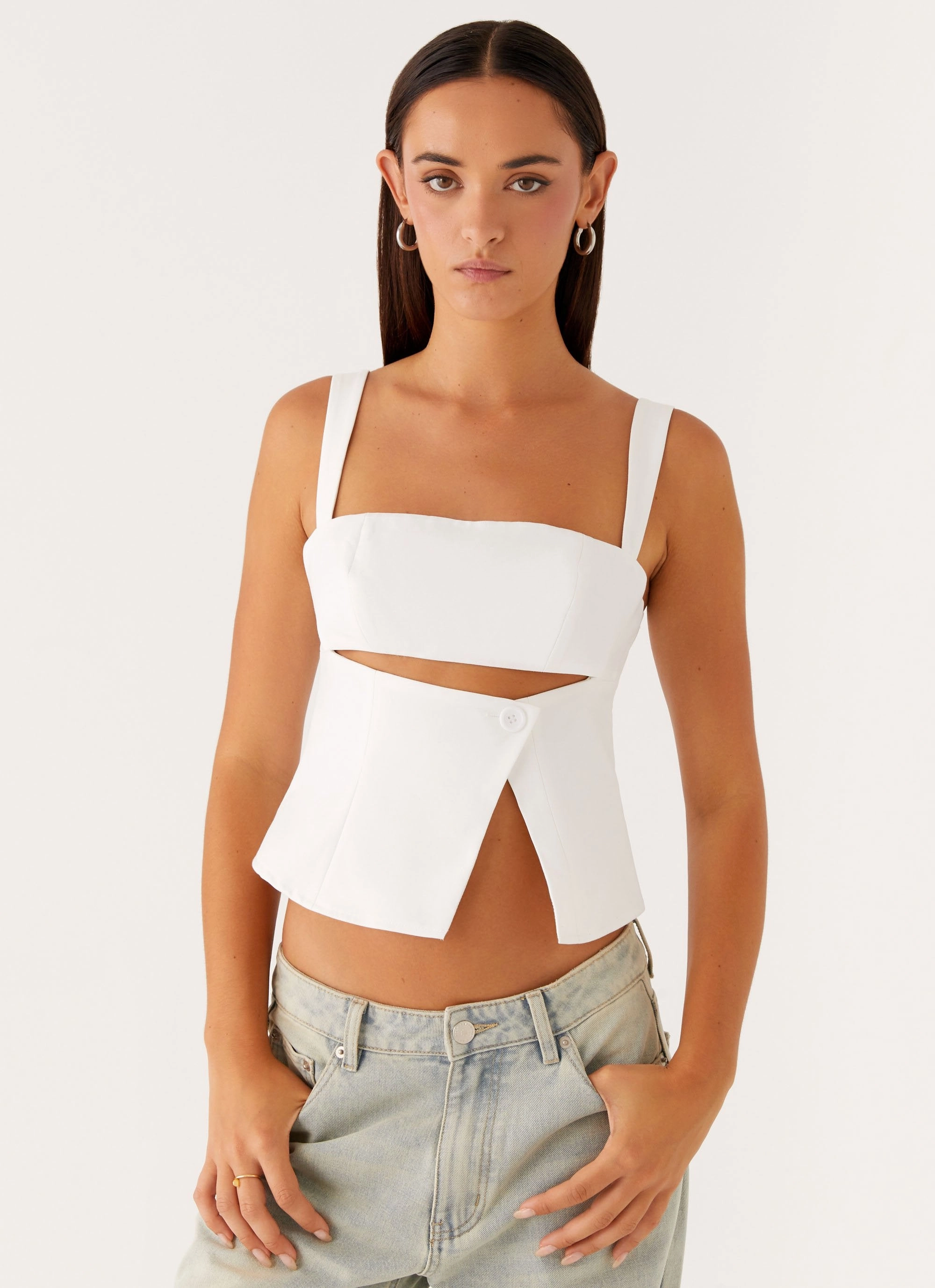 Sporty Top Pia Cut Out Top - White