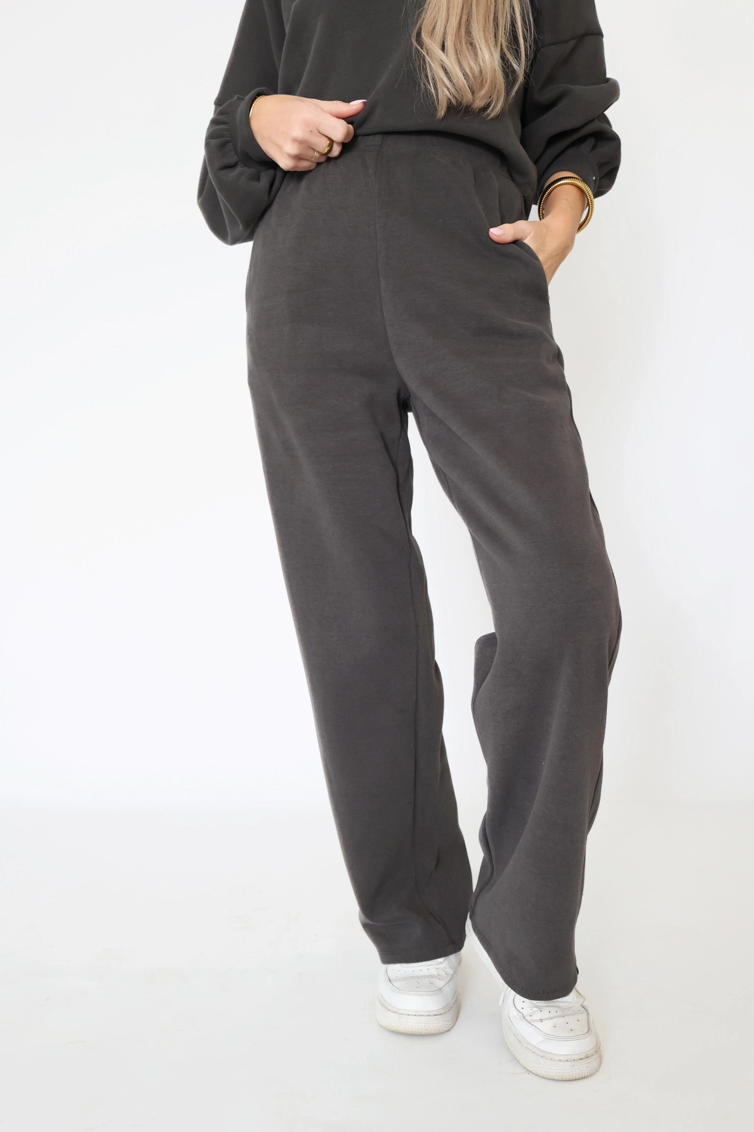 Relaxed Stay Wide Leg Pant Hidden Zipper Pocket Reinforced Seam Technique
