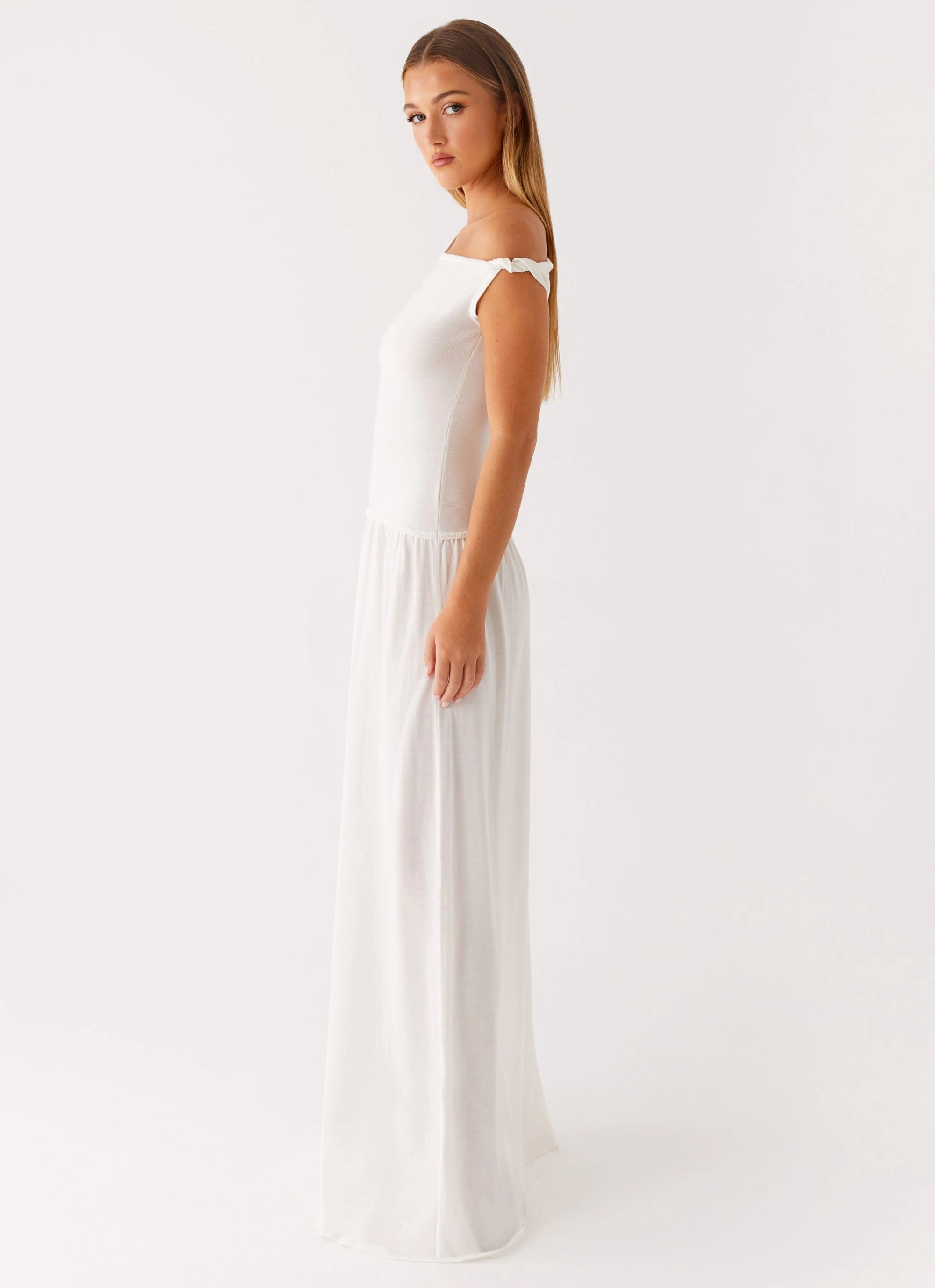 Sleek long-sleeve dress Ardella One Shoulder Maxi Dress - Ivory