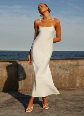 Sleek and Stylish Wear Runway Royalty Maxi Dress - White Runway Royalty Maxi Dress - White Dress-Up Style