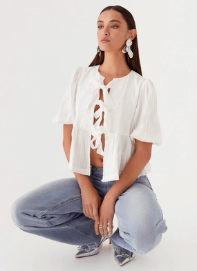 Smooth Edging Western Wind Tie Top - White DoubleNeedle Stitching Western Wind Tie Top - White