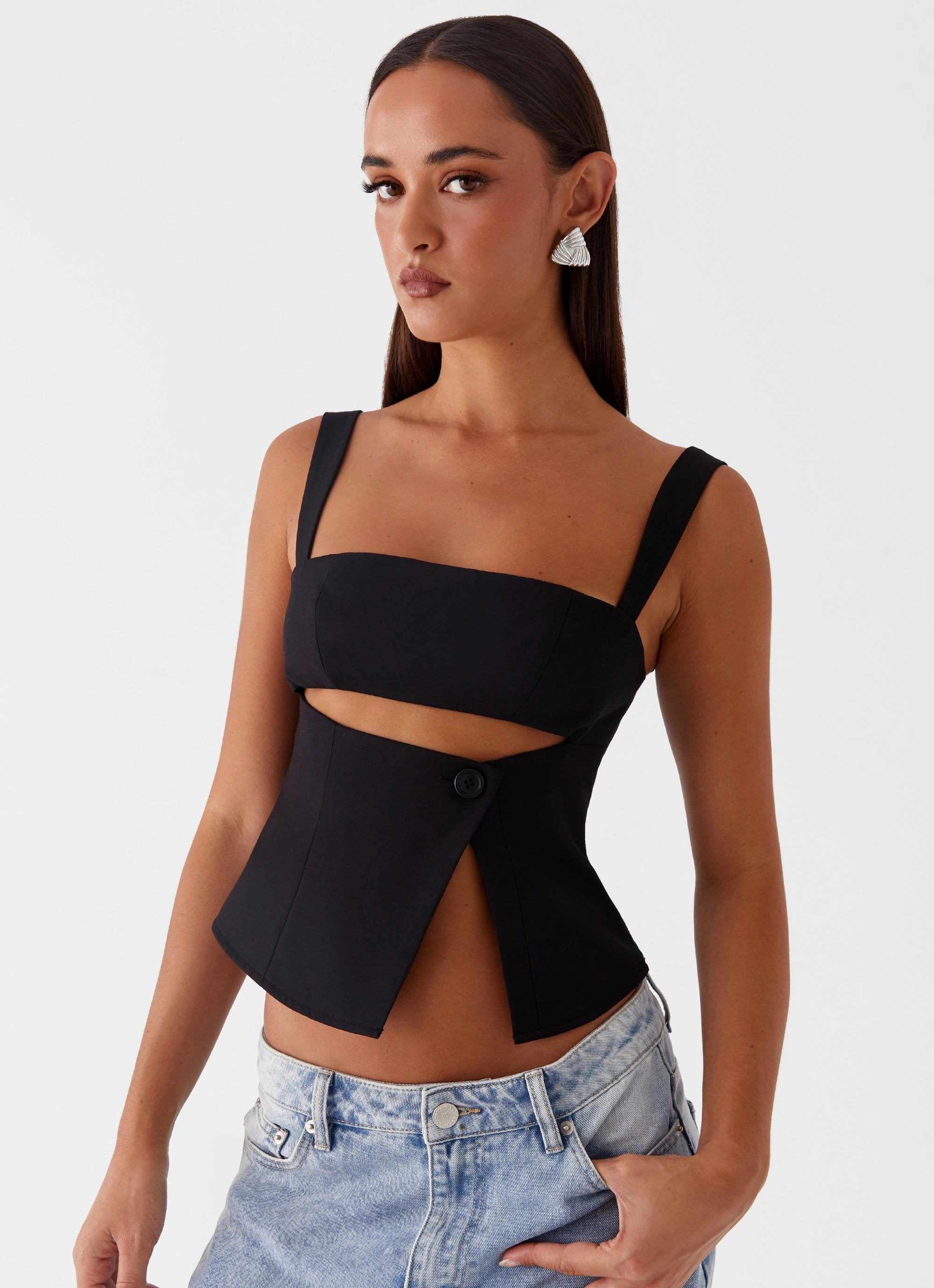 Low Profile Stitching Pia Cut Out Top - Black