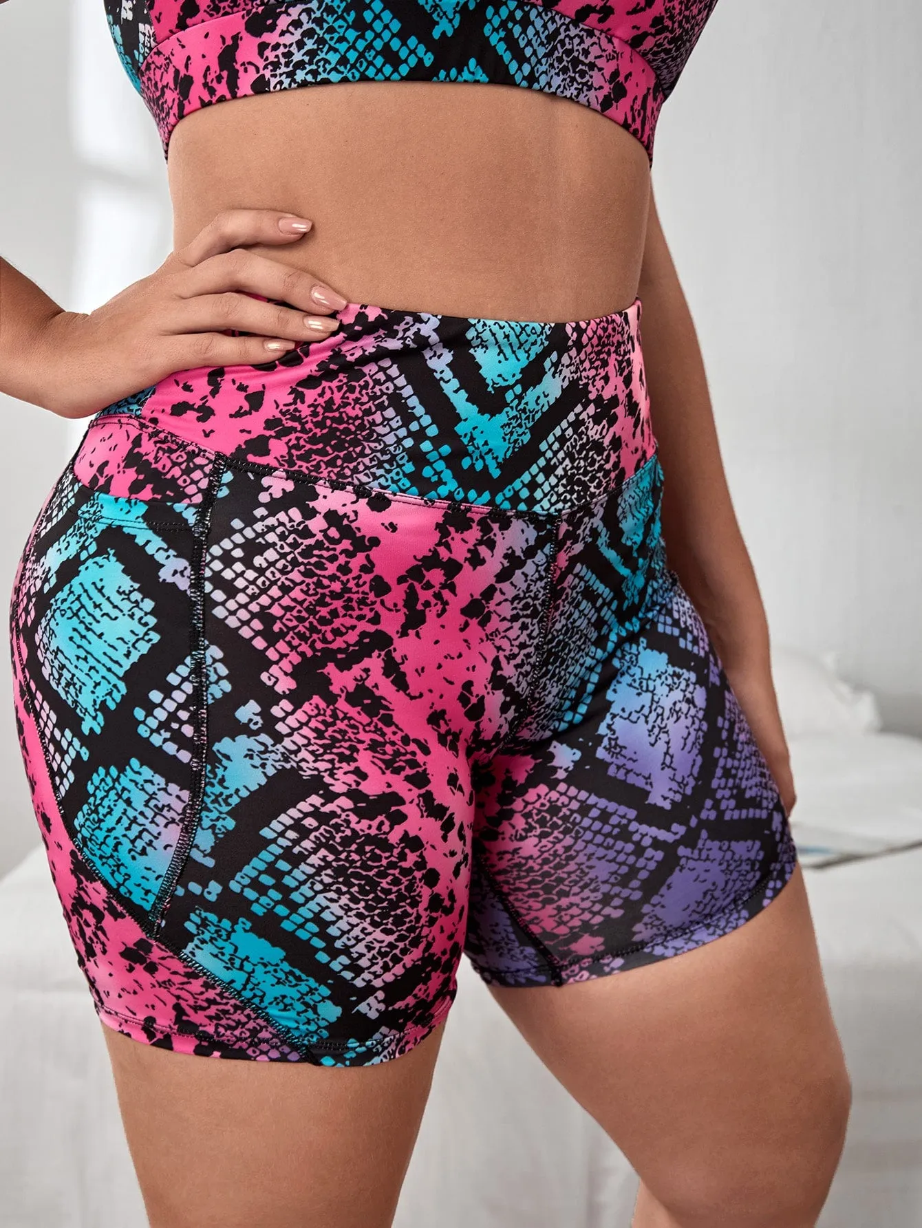 Snakeskin Print High Waist Plus Size Sports Shorts