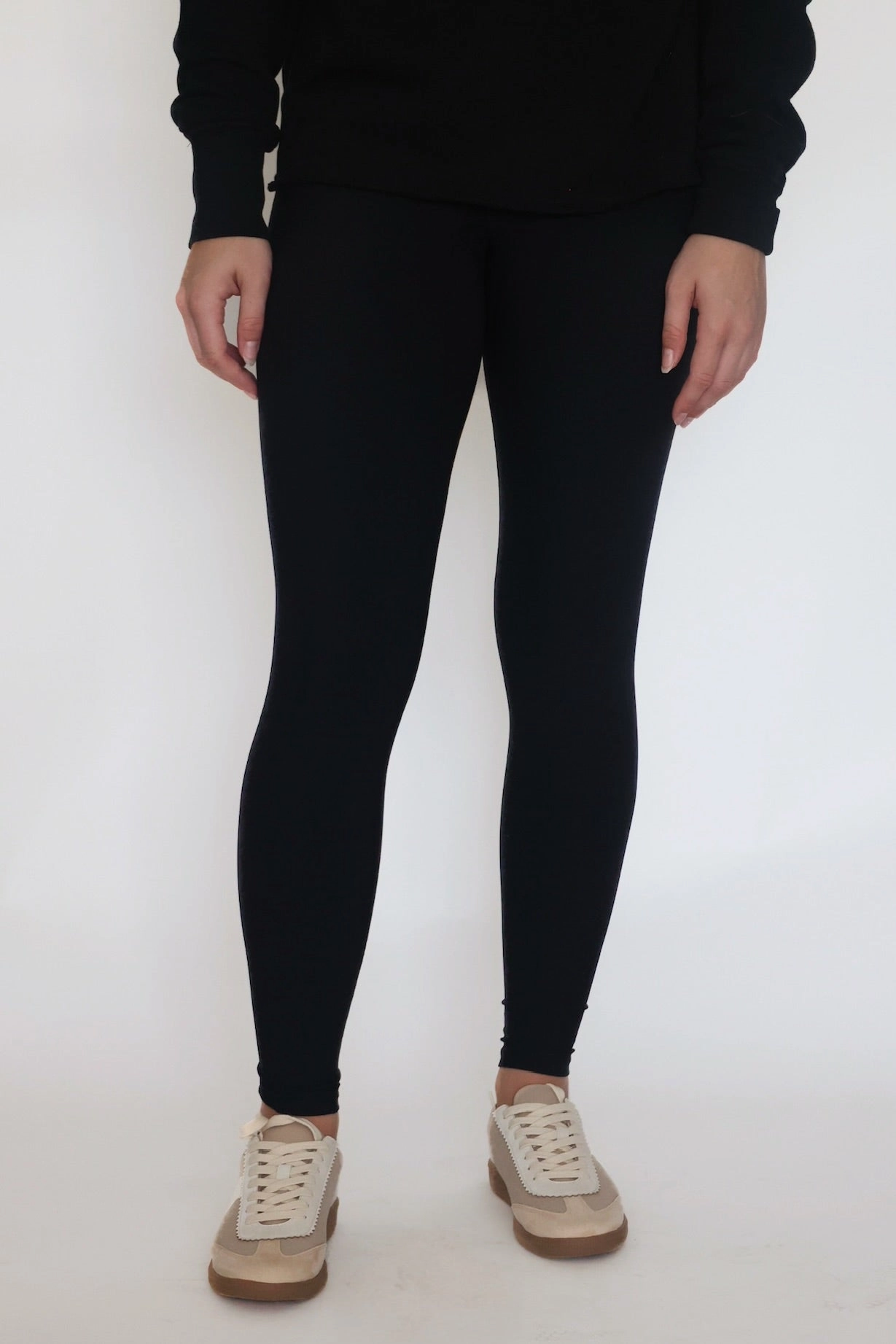 SPANXsmooth Onform Leggings MoistureWicking Material