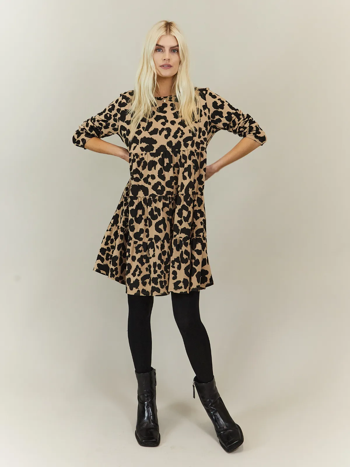Chic and Flattering Stef Tiered Jersey Smock Dress / Animal Print
