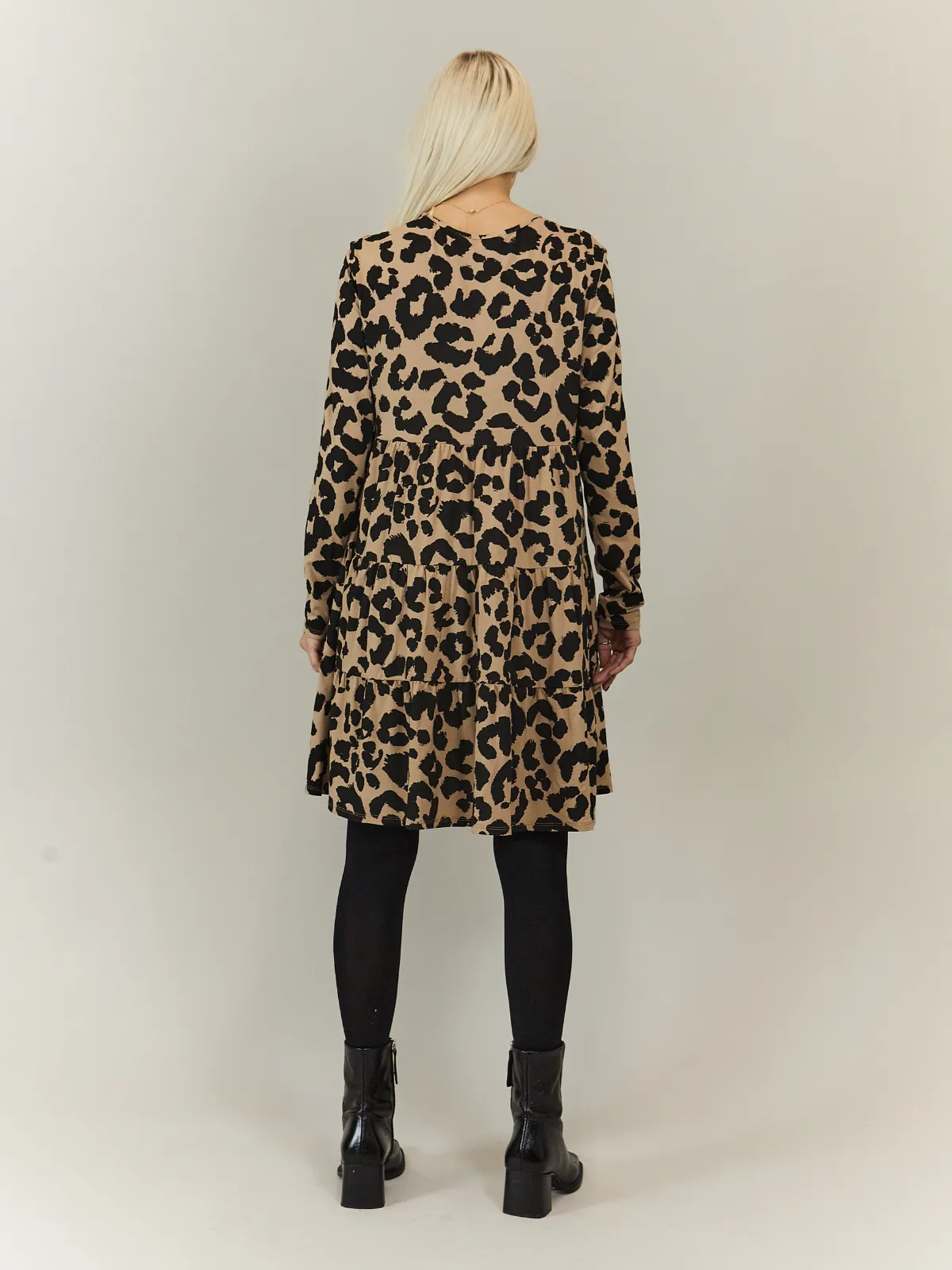 Stylish Feel Timeless Waist Stef Tiered Jersey Smock Dress / Animal Print