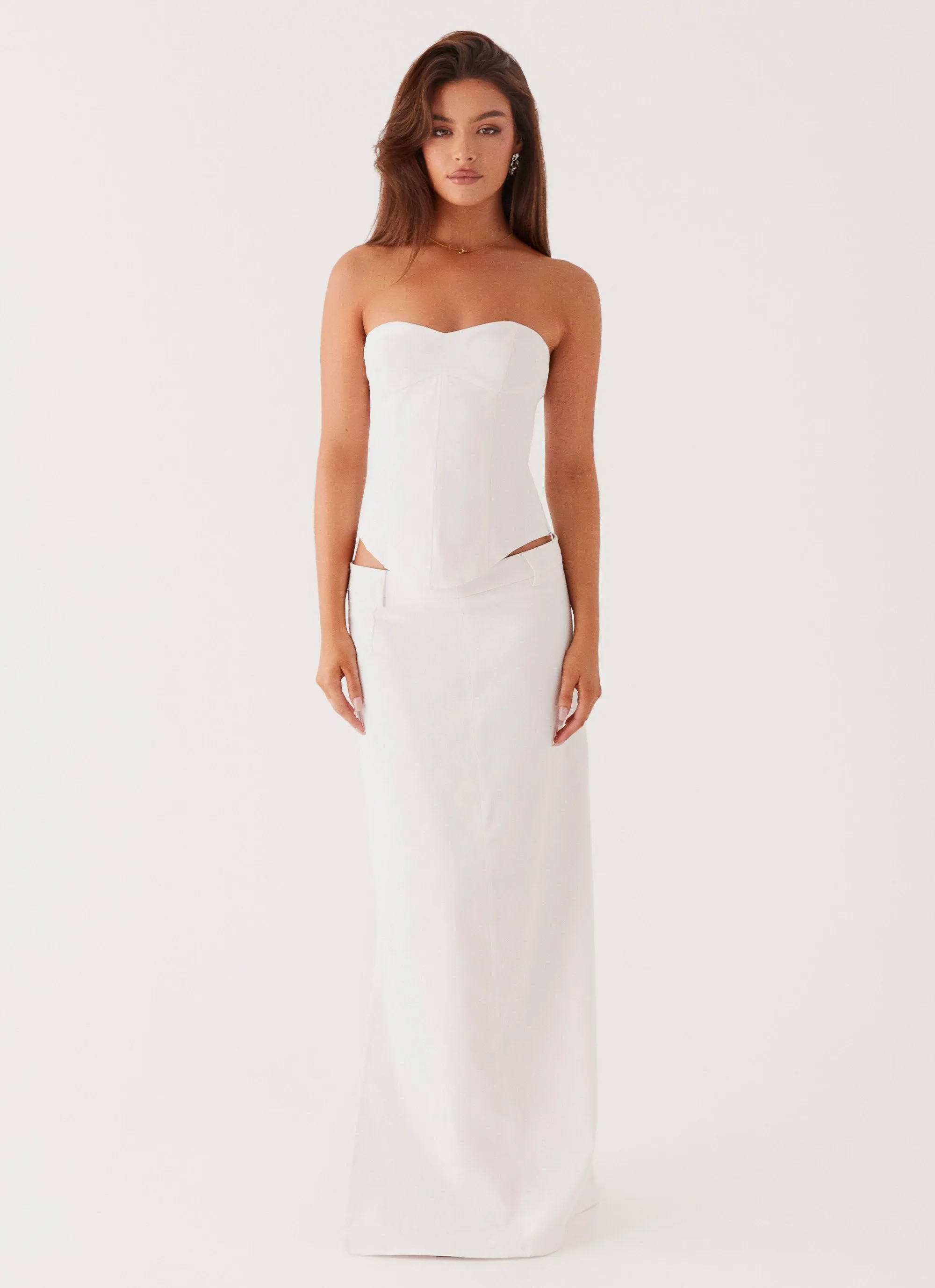 Maximalist look Emerging Designer Jaslyn Maxi Skirt - White