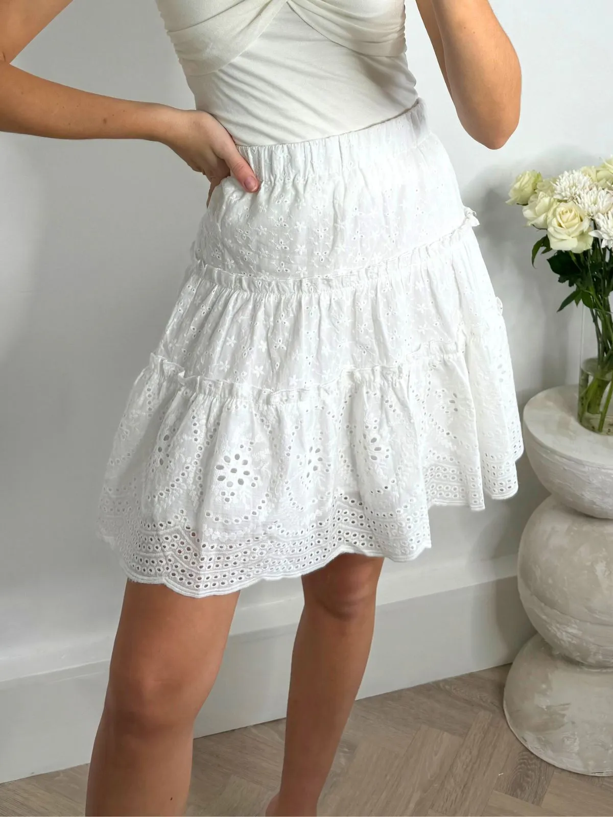 Cindy Broderie Mini Skirt in White Subtle Mood