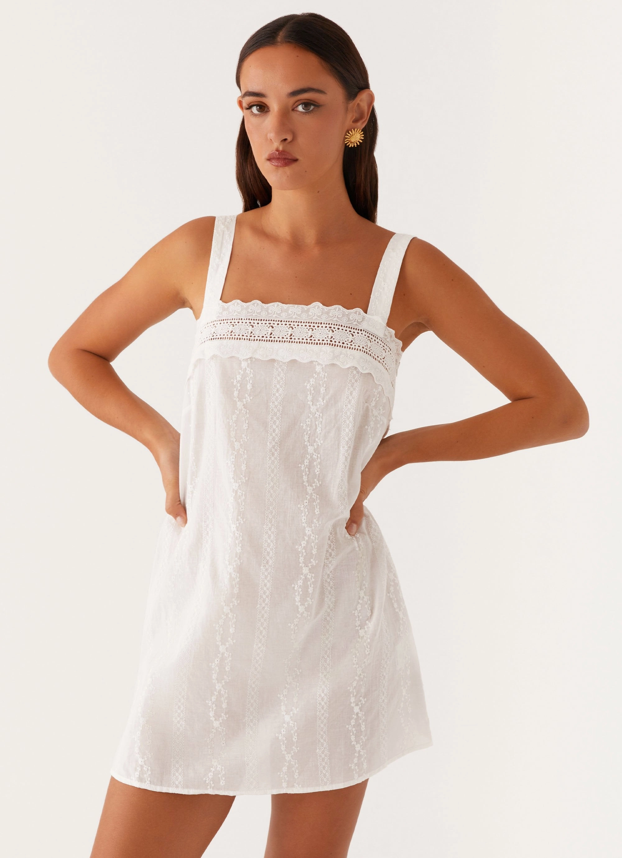 Pure Piece Flared shape Calla Broderie Mini Dress - White