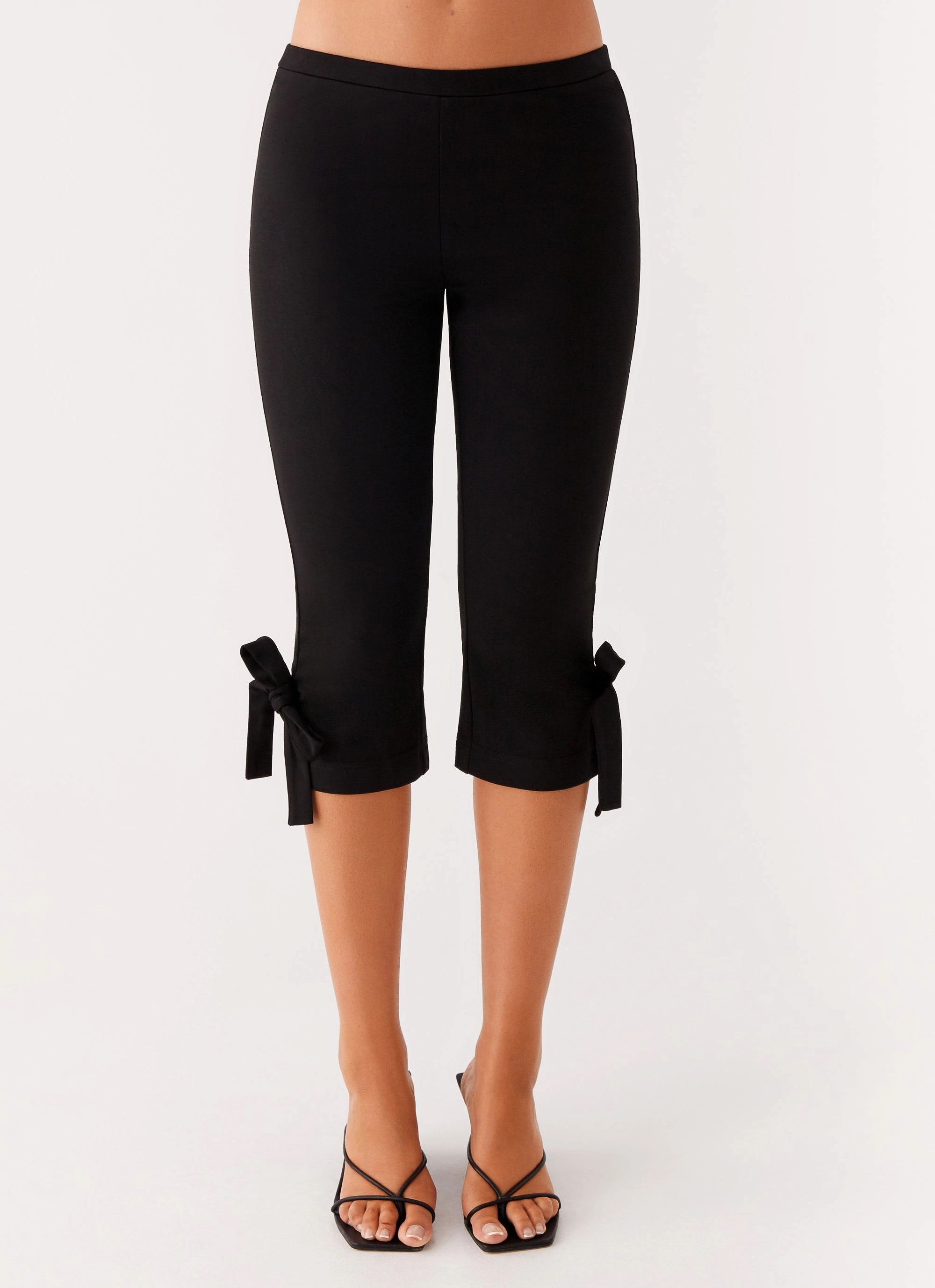 Non Restrictive All Day Comfort Fit Takeover Capri Pants - Black