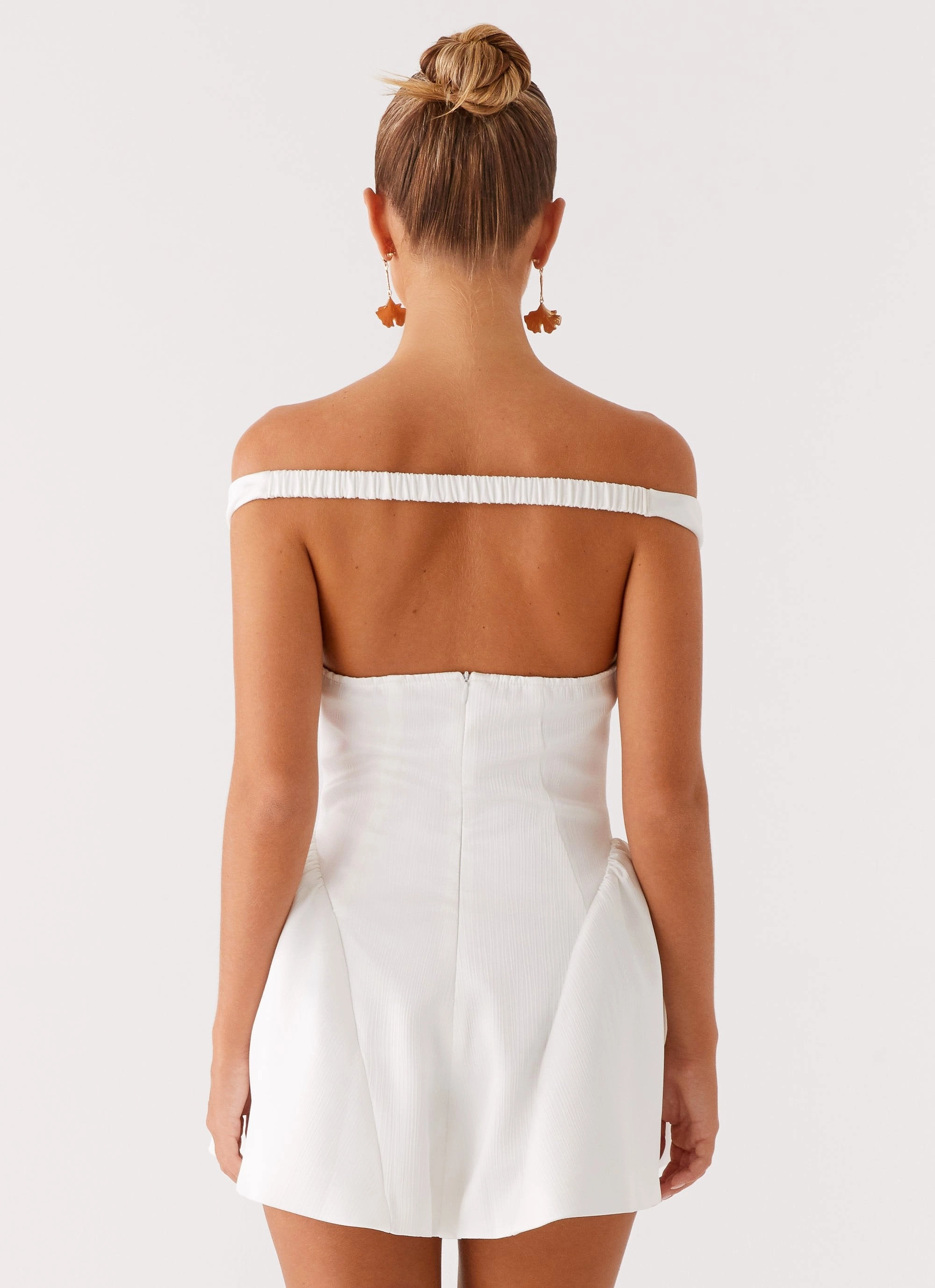 Cavella Mini Dress - White Climate-Adaptive Balanced Look