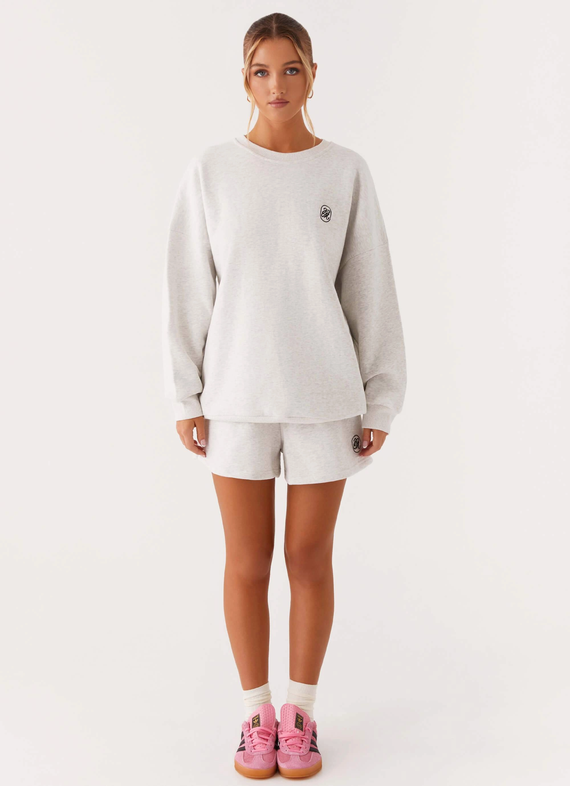 Essential Comfort Wear Smooth zipper closure Signature Sweatshorts - Grey