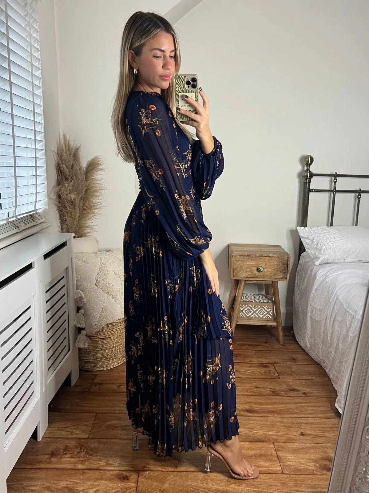 Toni Long Sleeved Pleated Maxi Dress / Navy Floral Perfect Fit Easy Movement