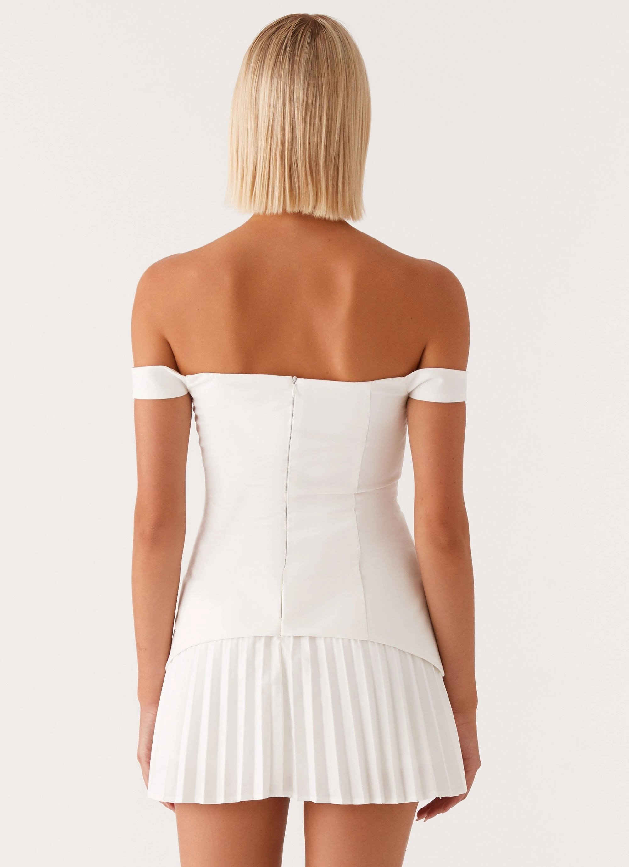 Perfectly Tailored Twisted Skies Off Shoulder Mini Dress - Off White