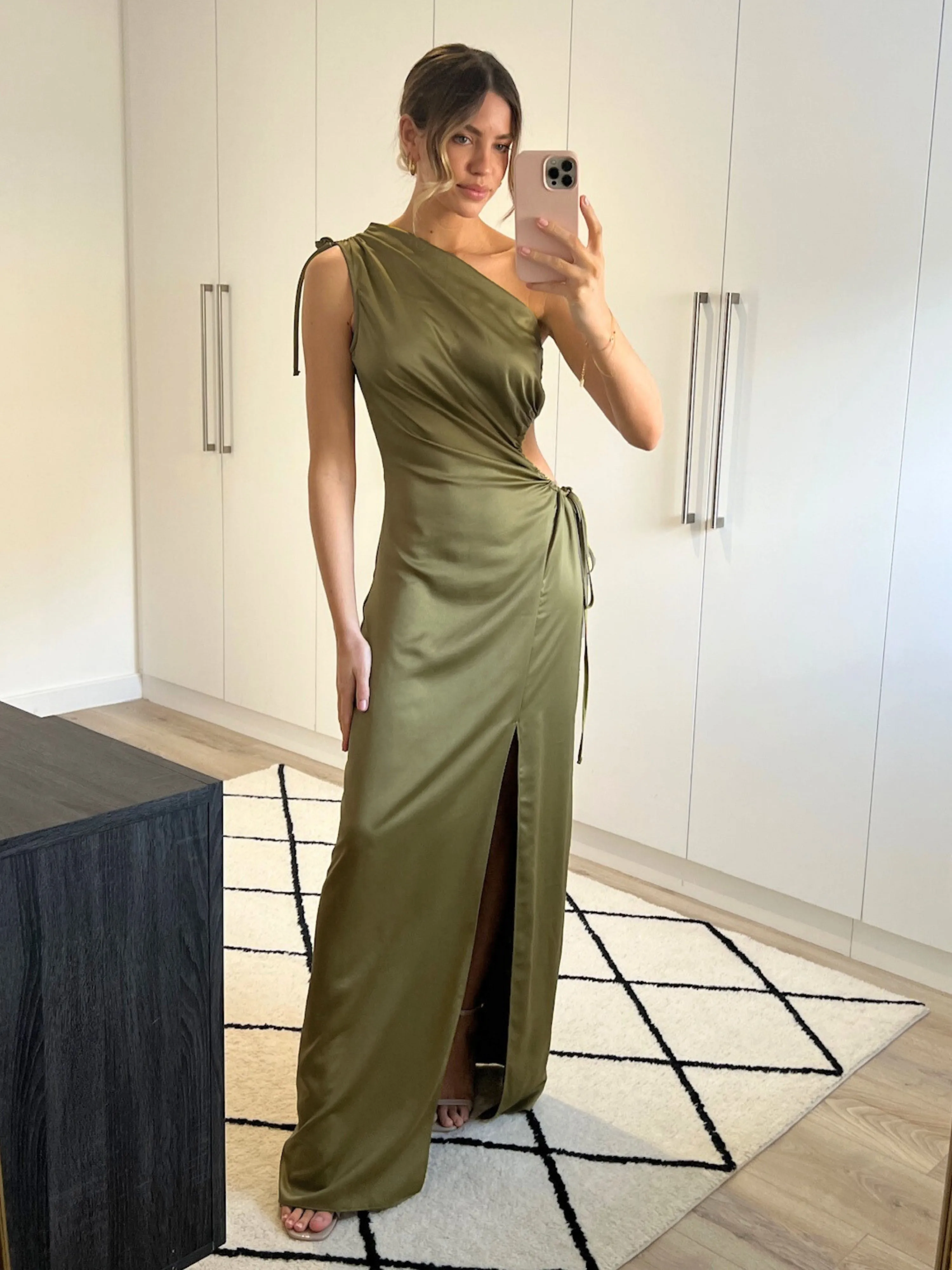 Jovie Cut Out Maxi Dress / Green Glam Feel Dreamy Silhouette
