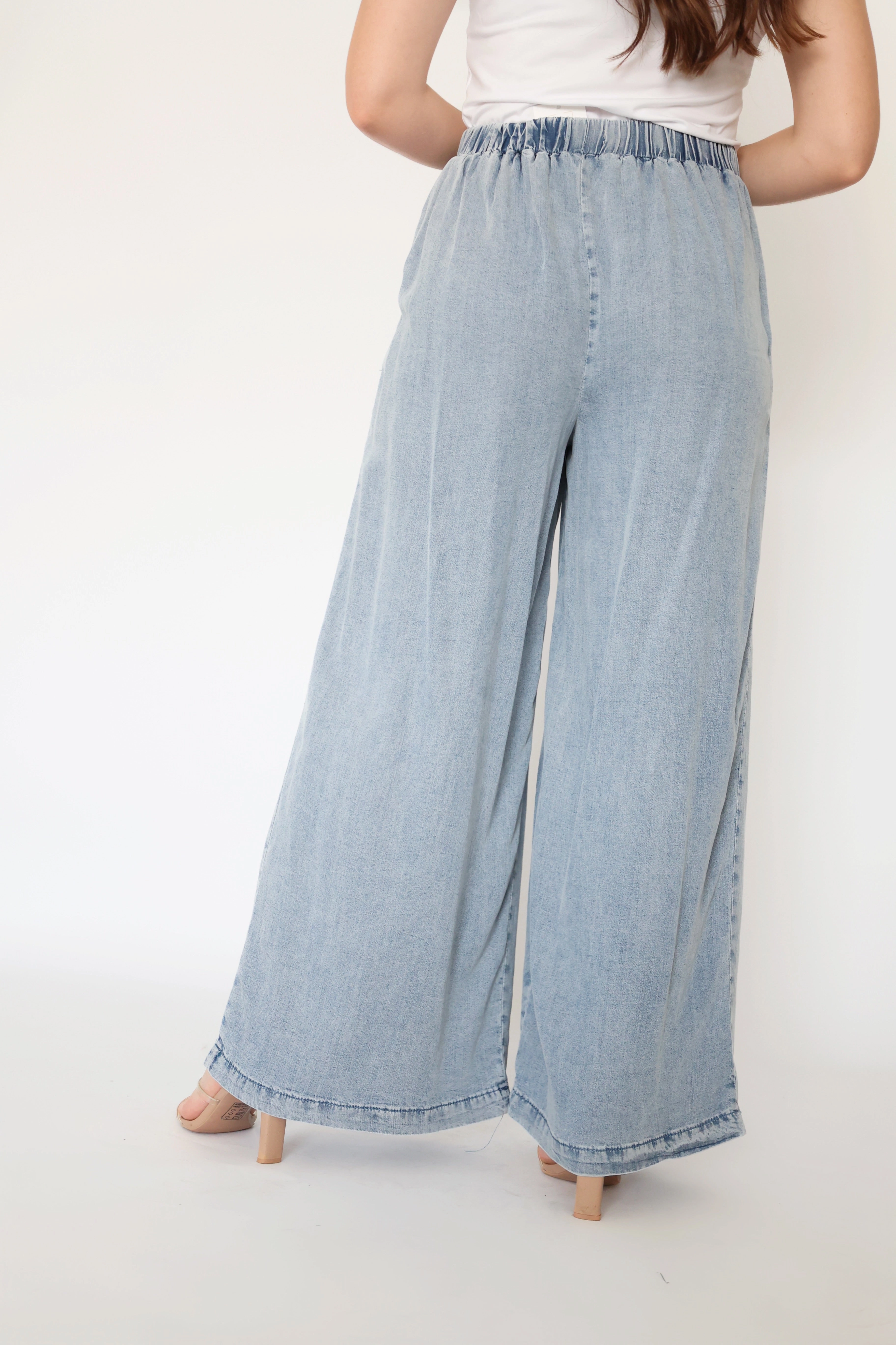 Vail Pleated Pant(final sale) LightweightLayeringSystem Contoured Side Panels
