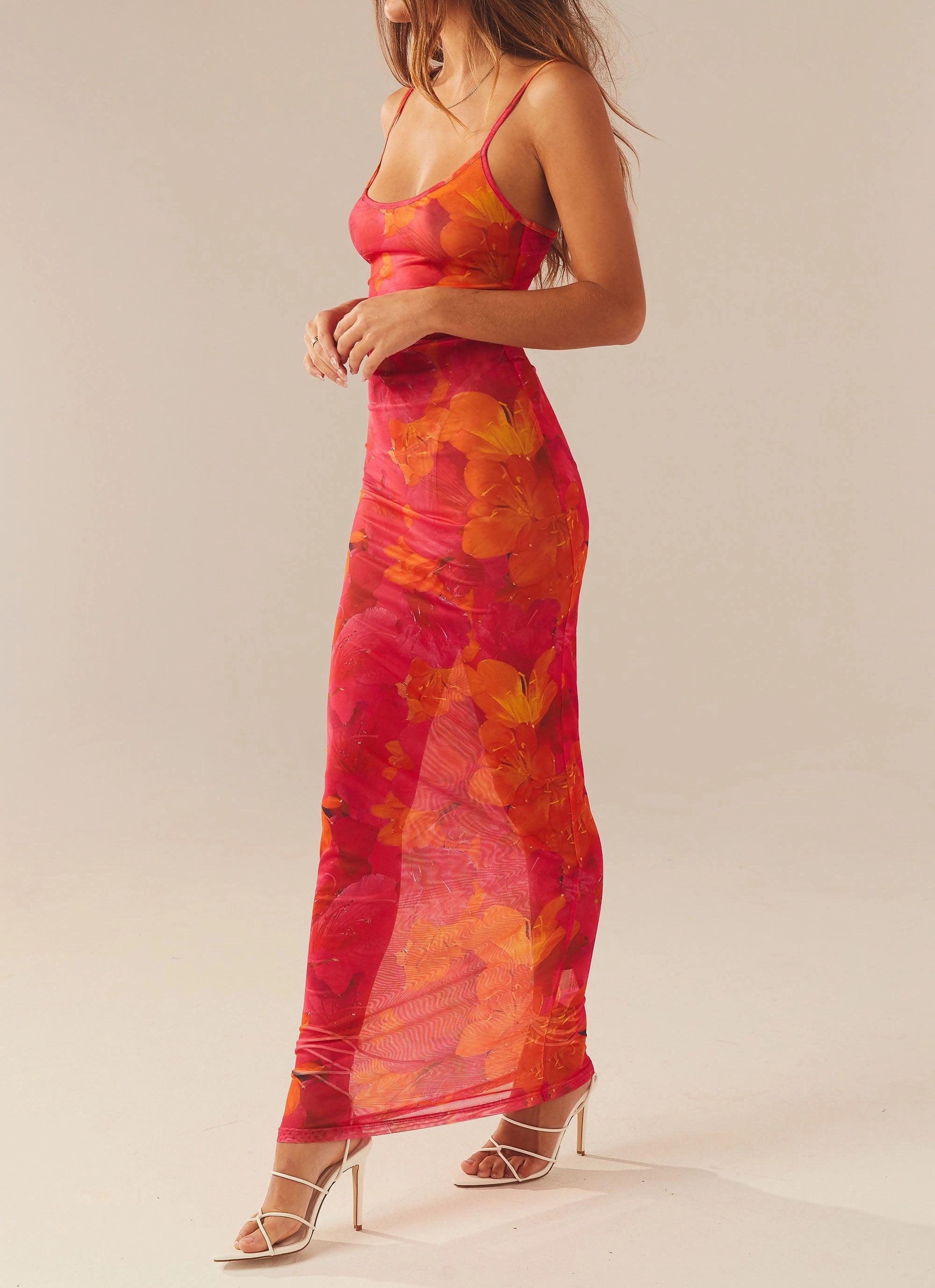 Minimal Aesthetic Fashionable appearance Love On The Run Maxi Dress - Floral Sun