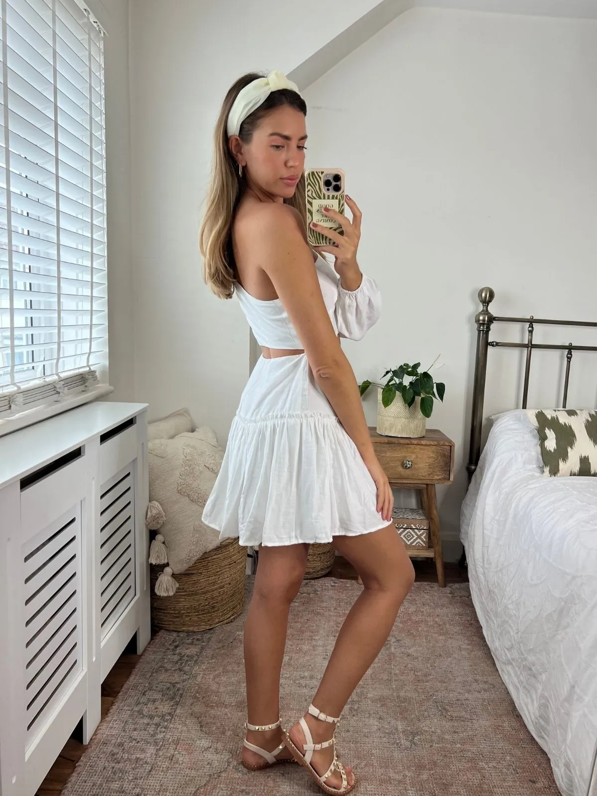 Cold-Shoulder Sleek Tone Nia One Shoulder Mini Dress / White