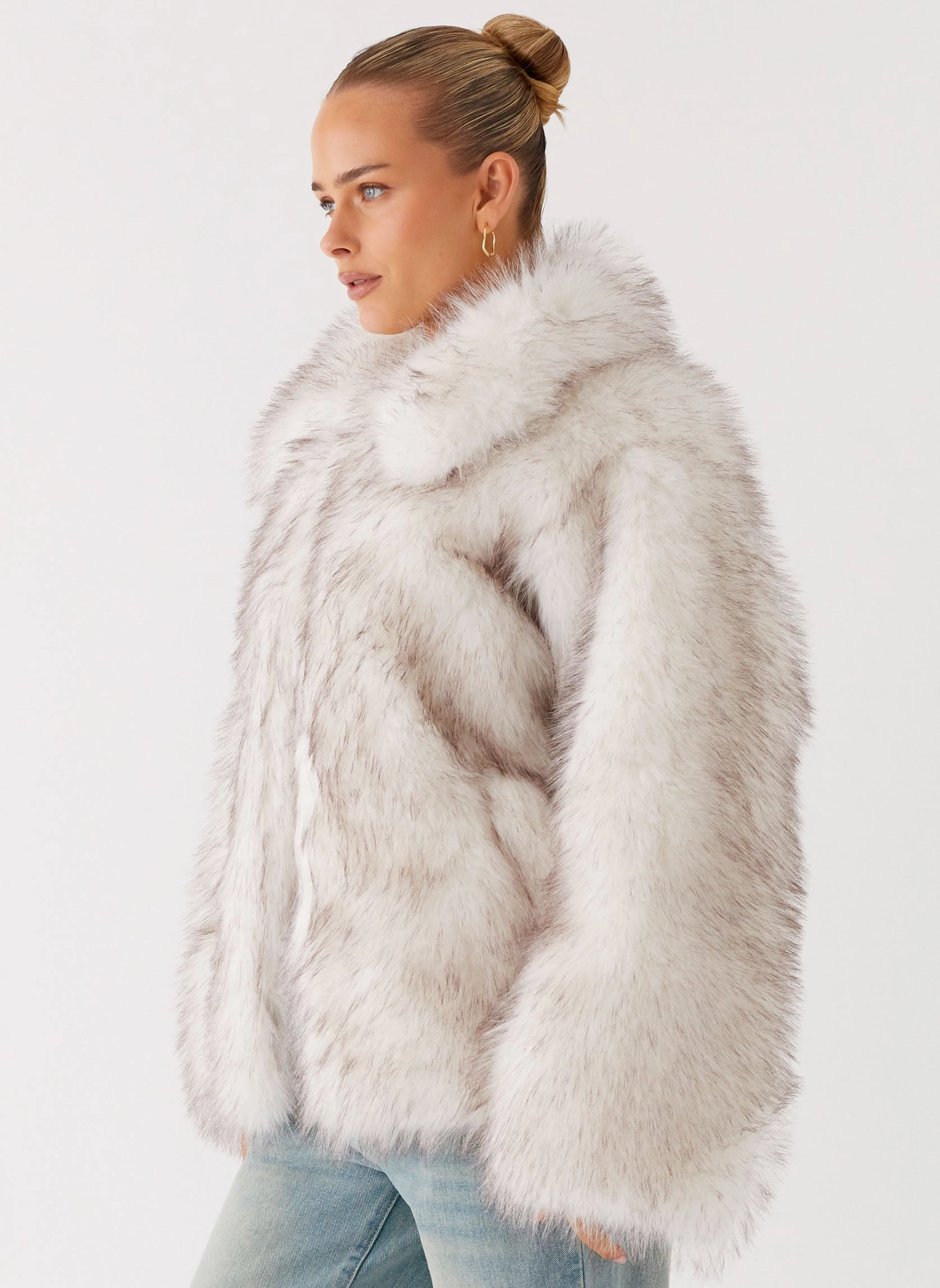 ReversibleStyle Basic Travel Fit Novera Faux Fur Jacket - White Grey